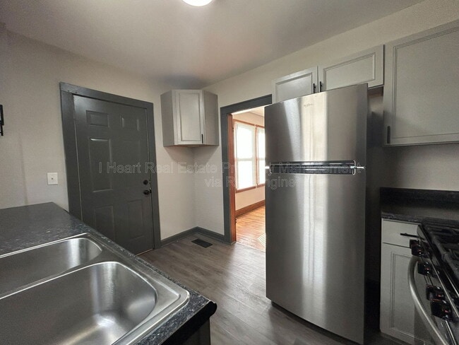 Building Photo - 1215 Sullivant Ave