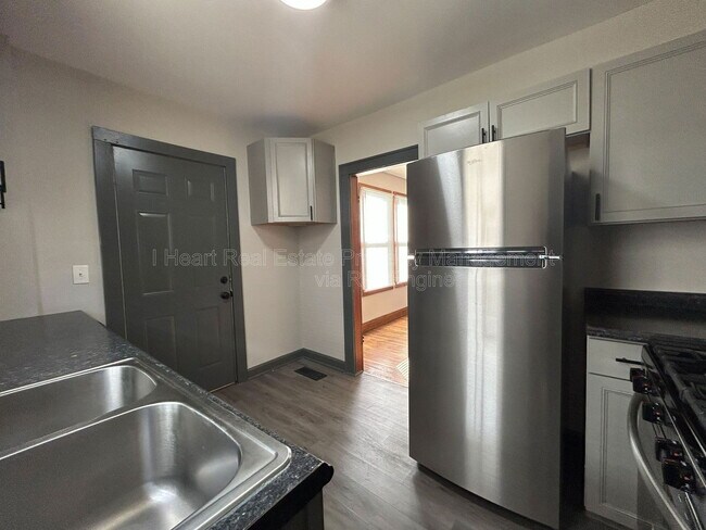 Foto del edificio - 1215 Sullivant Ave