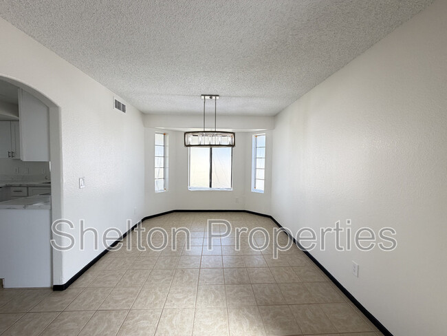 Building Photo - 5239 N 78th Dr