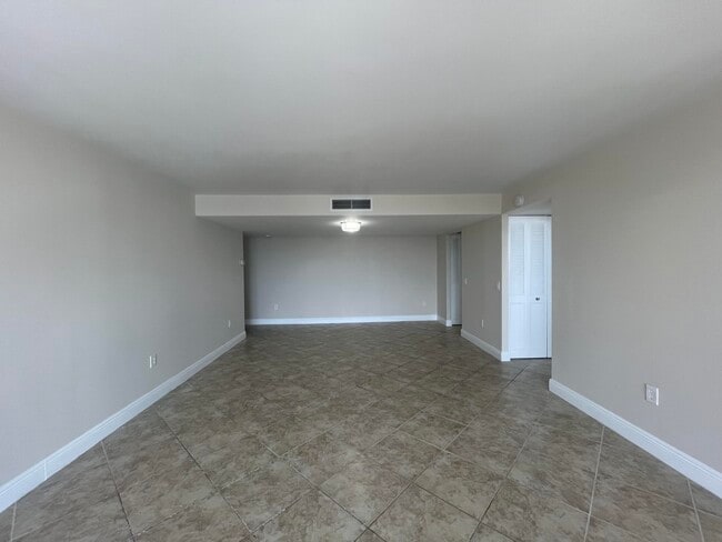 Foto del edificio - 5600 N Flagler Dr