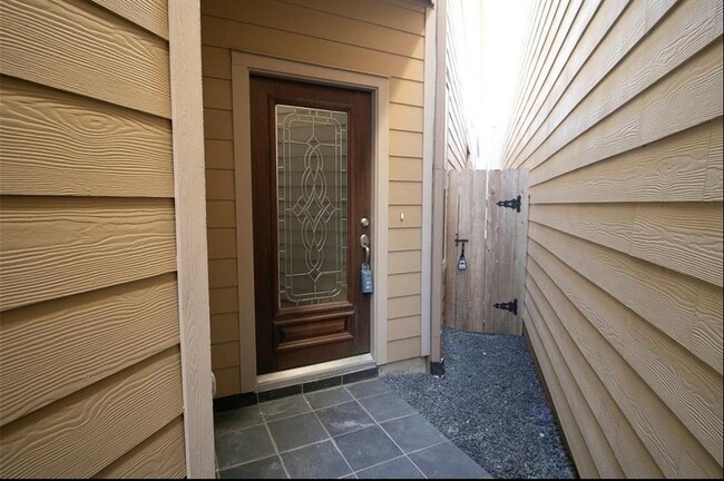 Building Photo - 1108 Beall Landing Ct
