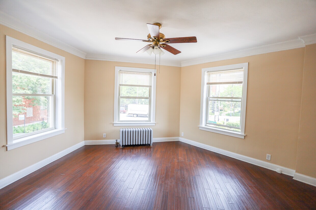 4788 N Elston Ave Unit 2, Chicago, IL 60630 Condo for Rent in Chicago