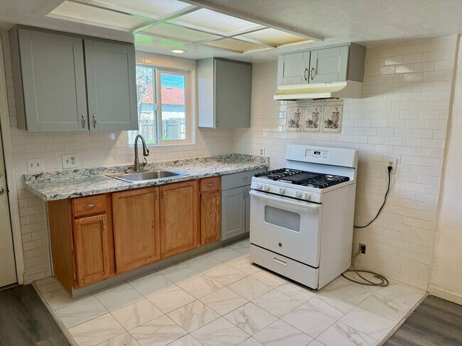 Foto del edificio - 2 Bedroom 1 Bath home nested on quiet corn...