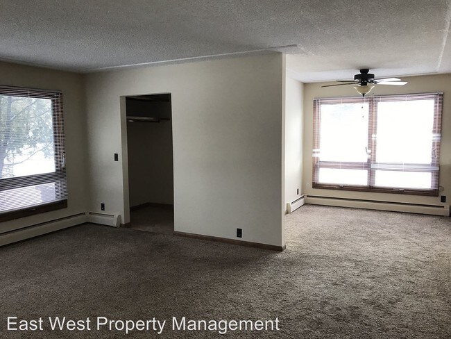 Foto del edificio - 1618 Maple Grove Rd
