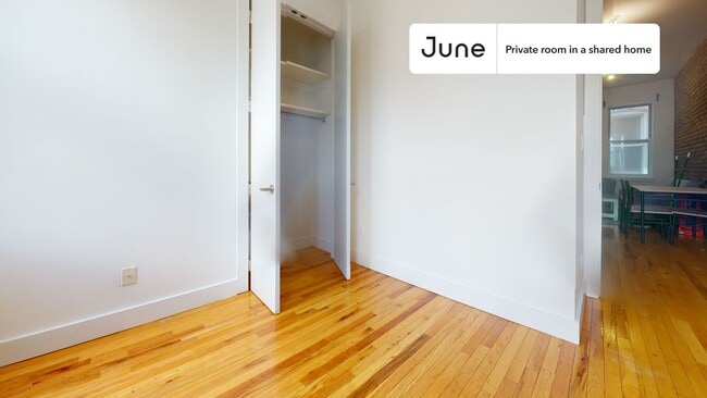 Building Photo - Private bedroom in 3 bed/1 bath Home