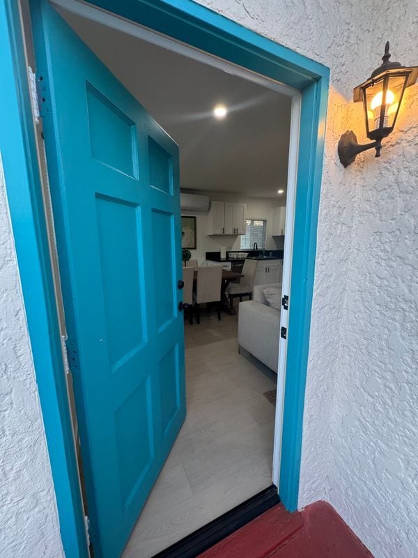 Building Photo - 2669 Clyde Ave