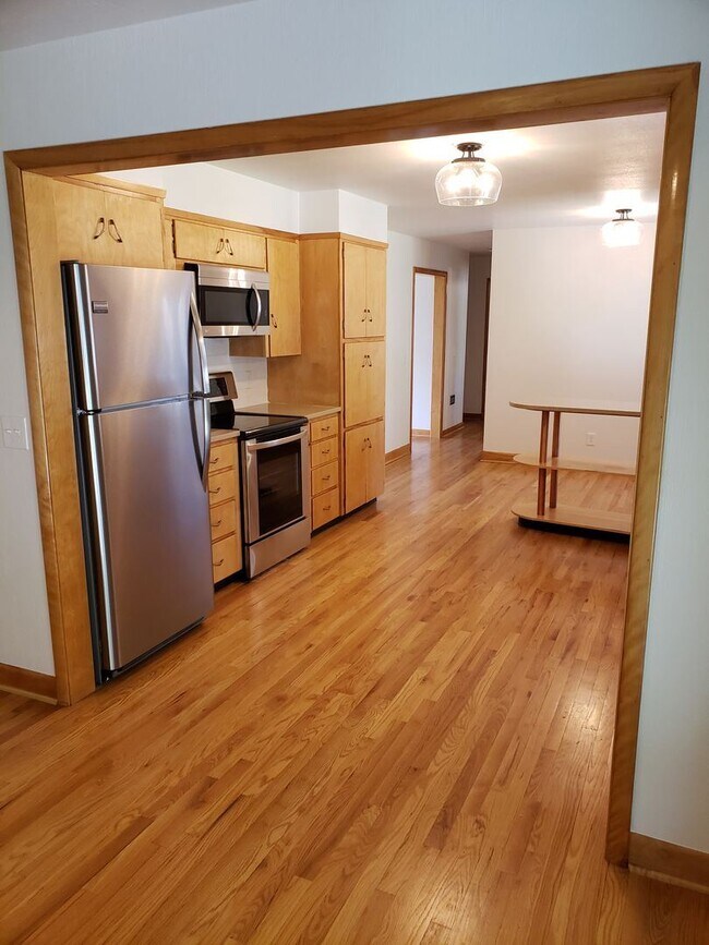 Building Photo - 3 br, 2.5 bath House - 1611 Agate Court