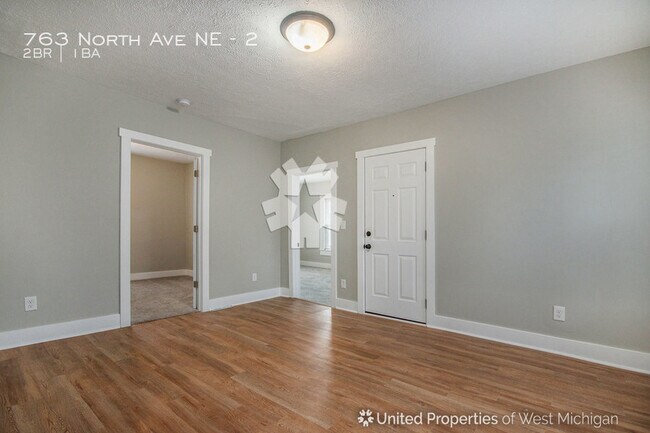 Foto del edificio - 763 N Ave NE