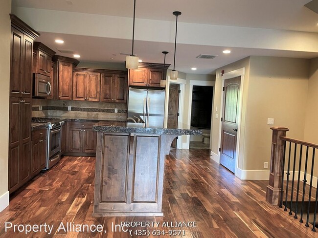 Building Photo - 3 br, 3 bath House - 13372 Alexis Drive