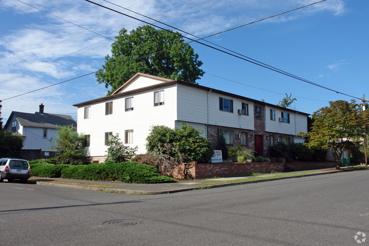 Primary Photo - 1330 SE Lafayette St