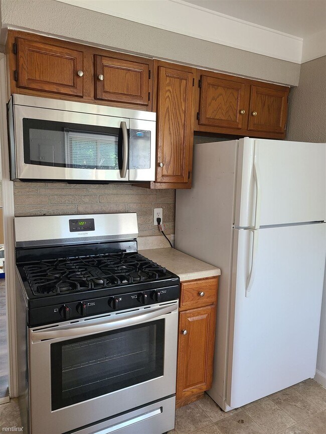 Foto del edificio - 2 br, 1 bath House - 585 E Kalama Ave