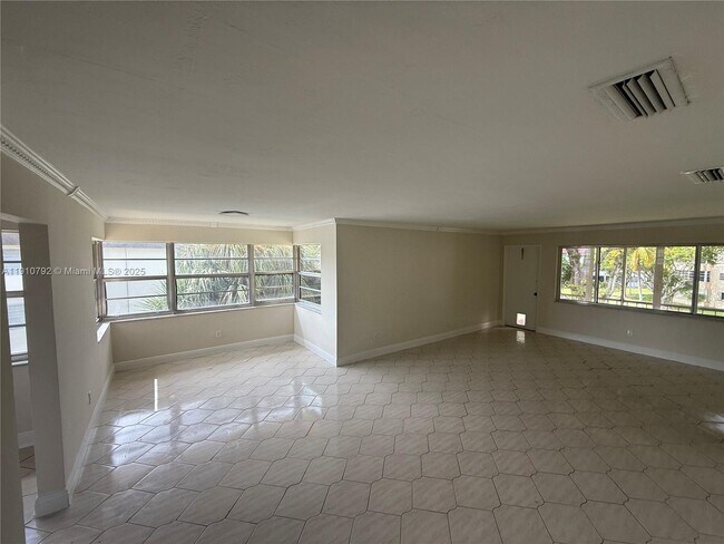 Foto del edificio - 1540 NE 191st St