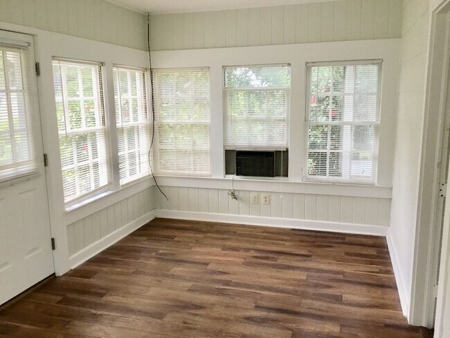 Foto del edificio - UPCOMING LISTING - FAIRHOPE COTTAGE