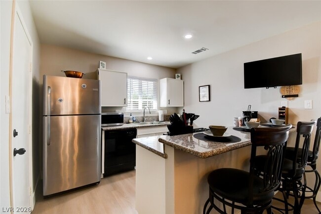 Building Photo - 1032 Alan Shepard St