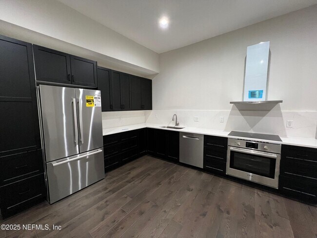 Foto del edificio - 1541 Riverside Ave