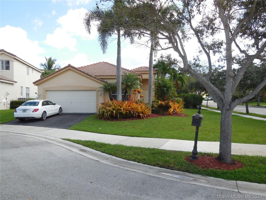 Primary Photo - 1520 Tamarind Ct