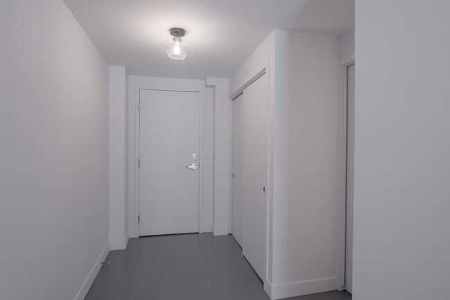 Building Photo - 4350 Hotel-de-ville