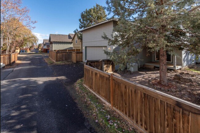 Foto del edificio - 21328 Oakview Dr