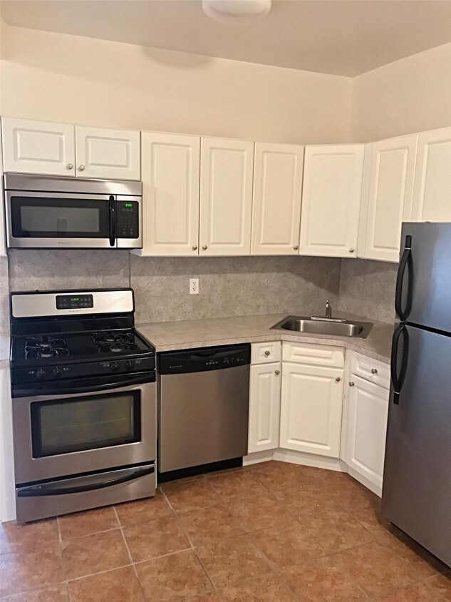4307 42nd St Unit 6k, Sunnyside, NY 11104 Room for Rent in Sunnyside
