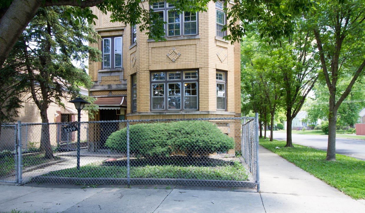 Building Photo - 8359 S Aberdeen St