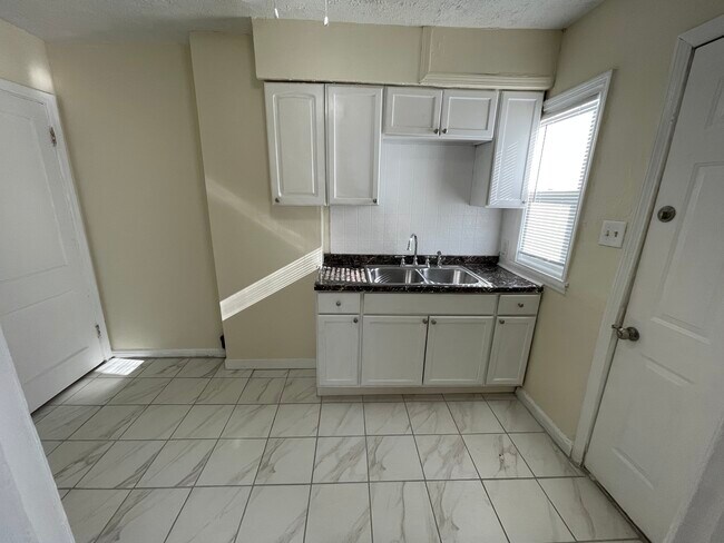 Foto del edificio - 649 N Nelson Rd