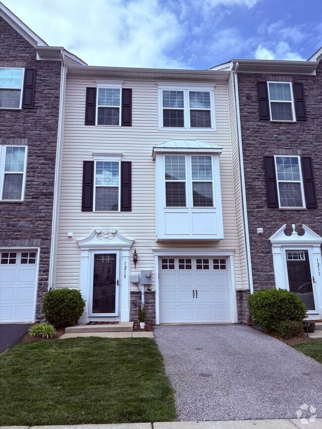 Building Photo - 1215 Rannoch Ln