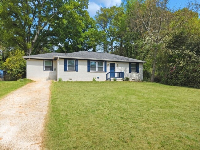Updated Ranch Near Decatur with Open Layout, Quartz Kitchen, and Private Backyard - Updated Ranch Near Decatur with Open Layout, Quartz Kitchen, and Private Backyard House