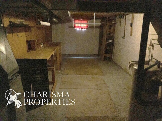 Building Photo - QUAINT THREE BEDROOM HOUSE, GREAT LOCATION WITH EVEN MORE AMENITIES!!!