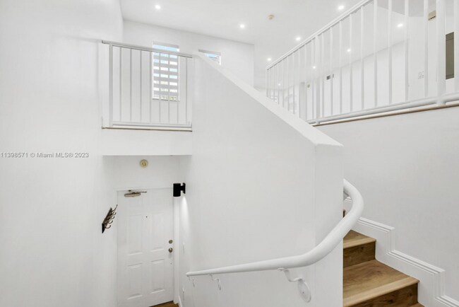 Foto del edificio - 6360 NW 114th Ave