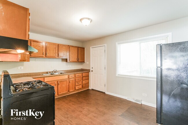 Foto del edificio - 16403 Marshfield Ave