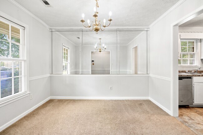 Foto del edificio - 1704 Hunting Creek Dr SE