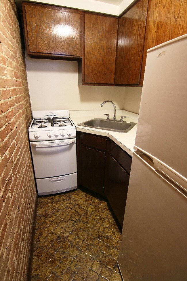 Building Photo - 127 W 85th St