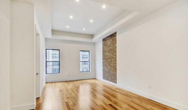 Building Photo - 550 3rd Ave