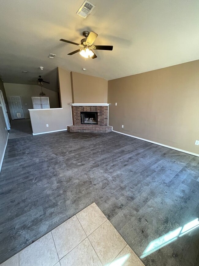 Building Photo - Frenship ISD 3/2 Move in Ready!