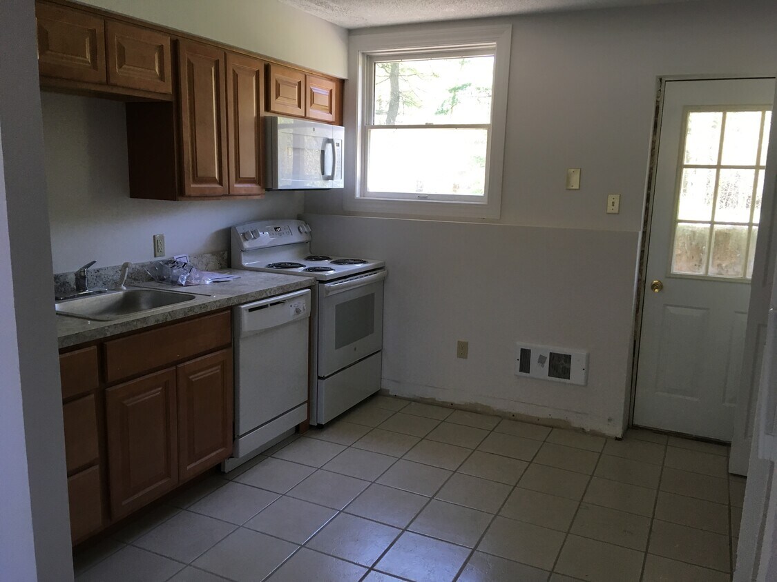 similar to this kitchen - 6 Fairway Cmns