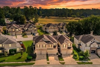 Building Photo - 16030 Summerville Lake Dr