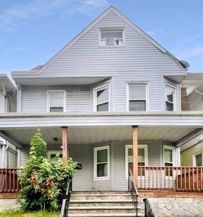 Building Photo - 702 14th Ave