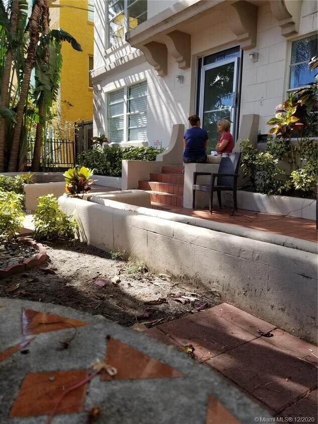 Primary Photo - 1320 Drexel Ave