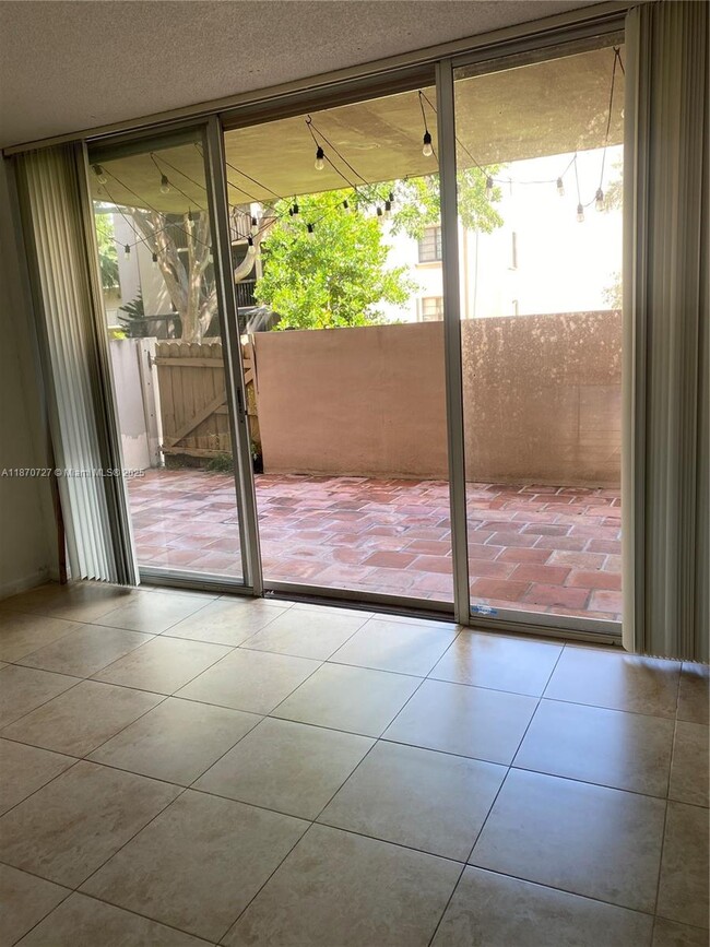 Foto del edificio - 10625 SW 112th Ave
