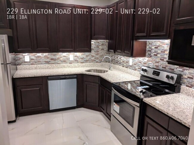 Foto del edificio - 229 Ellington Rd