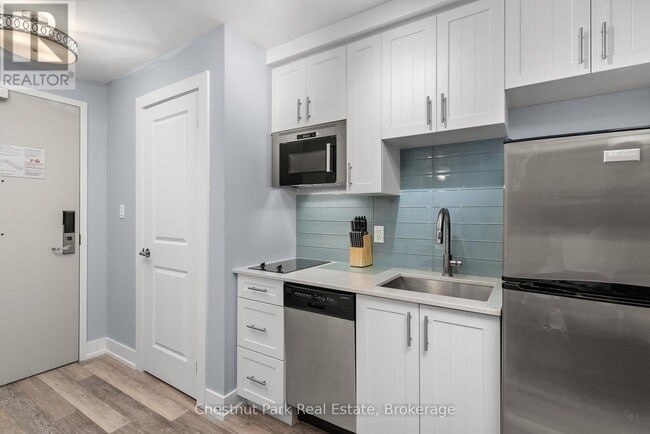 Building Photo - 25 Pen Lake Point Rd