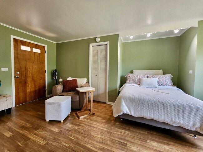 Foto del edificio - 1742 Turk Hill Rd