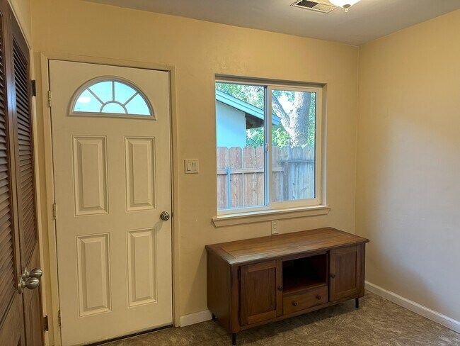 Foto del edificio - 453 Grandview Dr