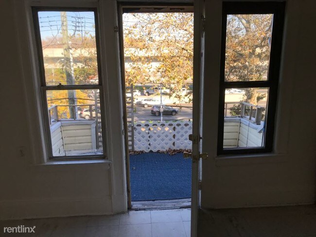 Building Photo - 105-28 Van Wyck Expy
