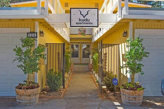 Building Photo - 3314 Treehaven Dr