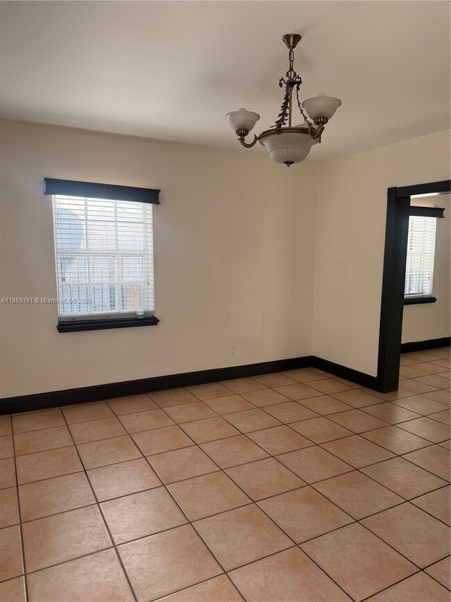 Foto del edificio - 6761 SW 2nd St