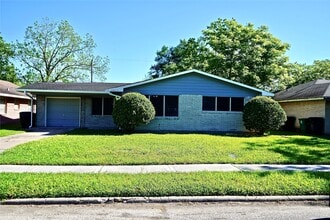Building Photo - 2822 Almeda Plaza Dr