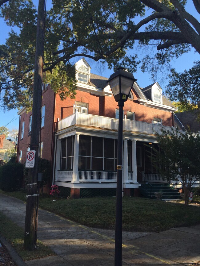 Grande y hermosa casa de 1 habitación y 1 baño - 324 Colonial Ave
