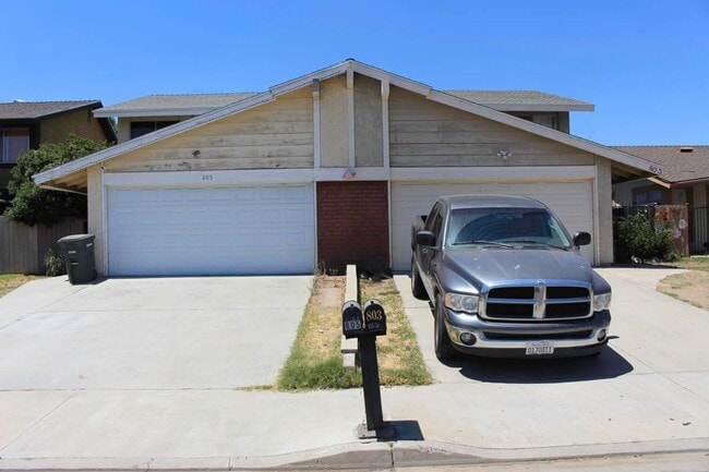 Building Photo - 3/2 Duplex for Lease in Lake Elsinore!