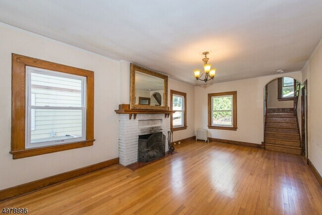 Building Photo - 88 Elm St